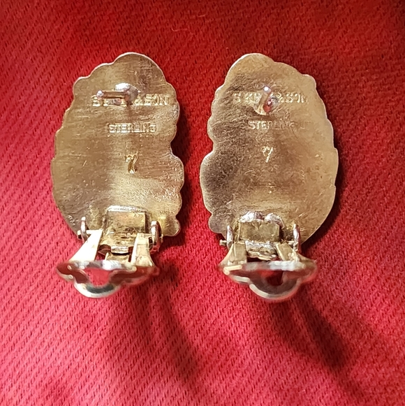 Vintage Silver gold Floral Clip-On Earrings. - Picture 3 of 12